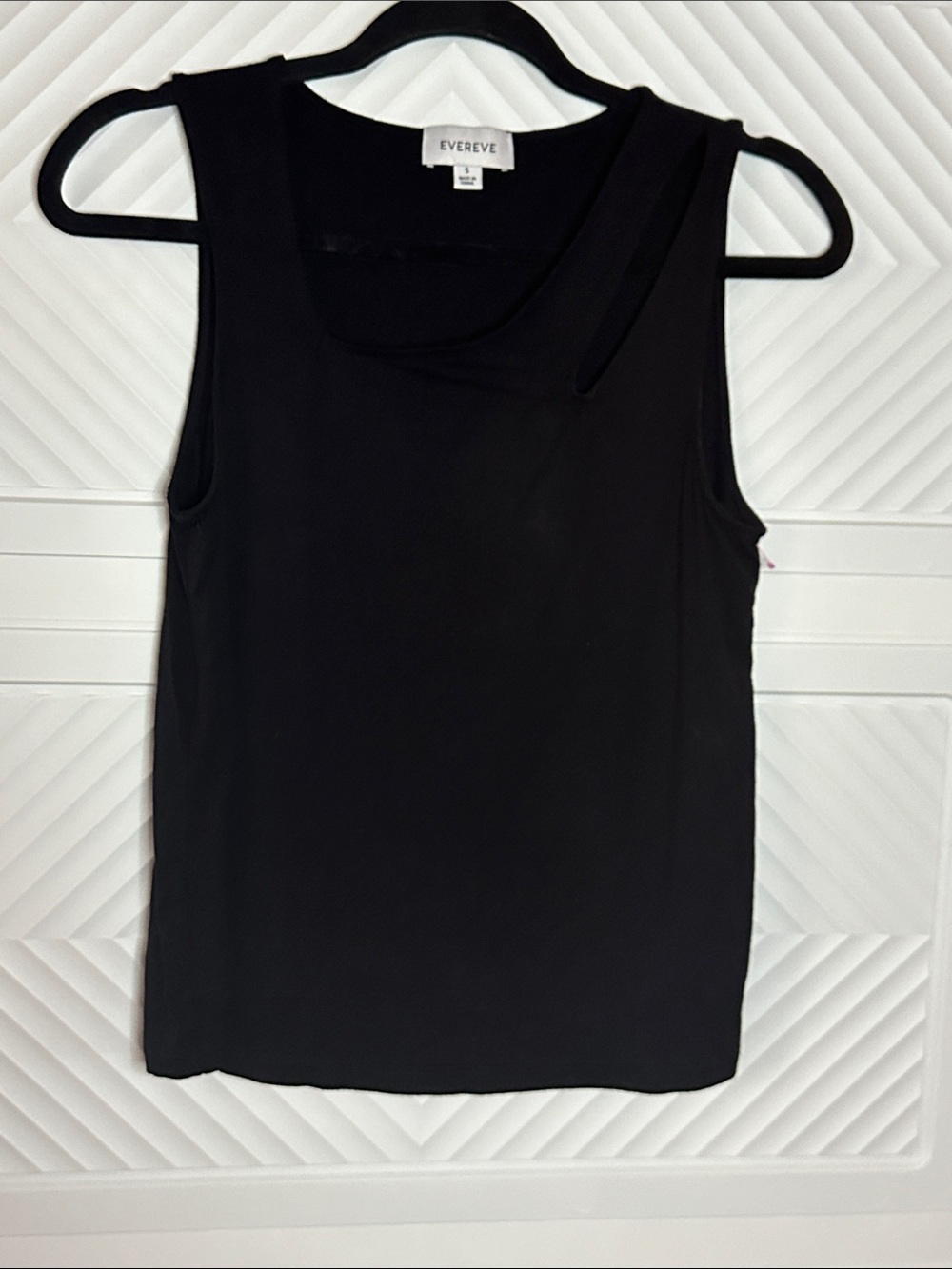 Evereve Black Sleeveless slit Detail Tank